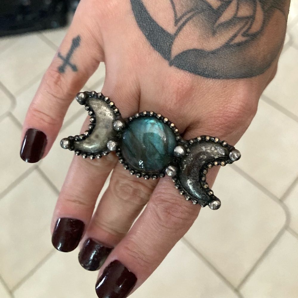 Natural blue iridescent labradorite gemstone triple moon adjustable ring - Picture 11 of 15